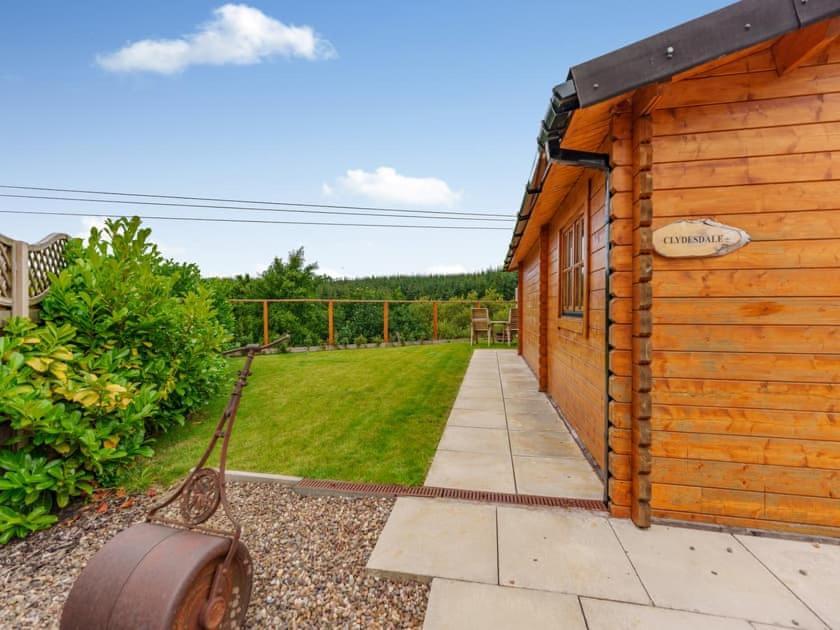 Lochinvar - Clydesdale Log Cabin With Hot Tub Airdrie Exterior photo